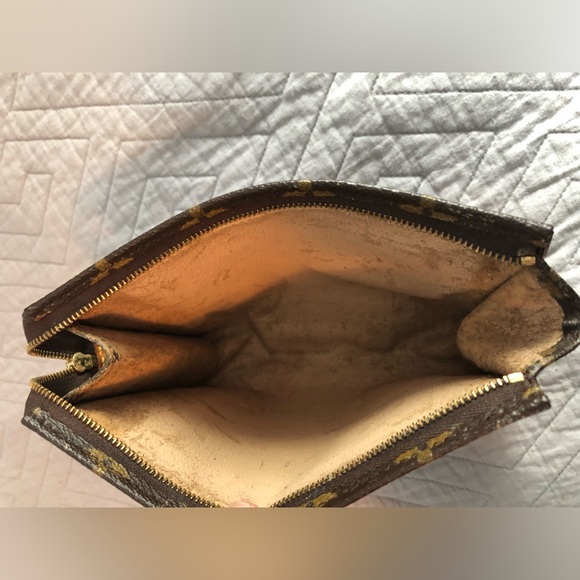 Womens Louis Vuitton make up travel bag - Picture 6 of 11